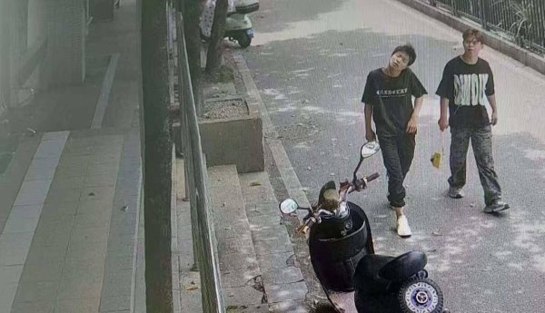 配资门户网站有哪些 泸州15岁少年疑为接济家里外出打工，母亲转账100元未收后发现失联，曾称在柬埔寨