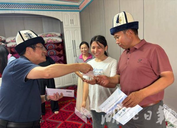 最专业股票配资论坛 八载家访路累计逾十万公里，华中师大将关爱送进新疆学生家庭